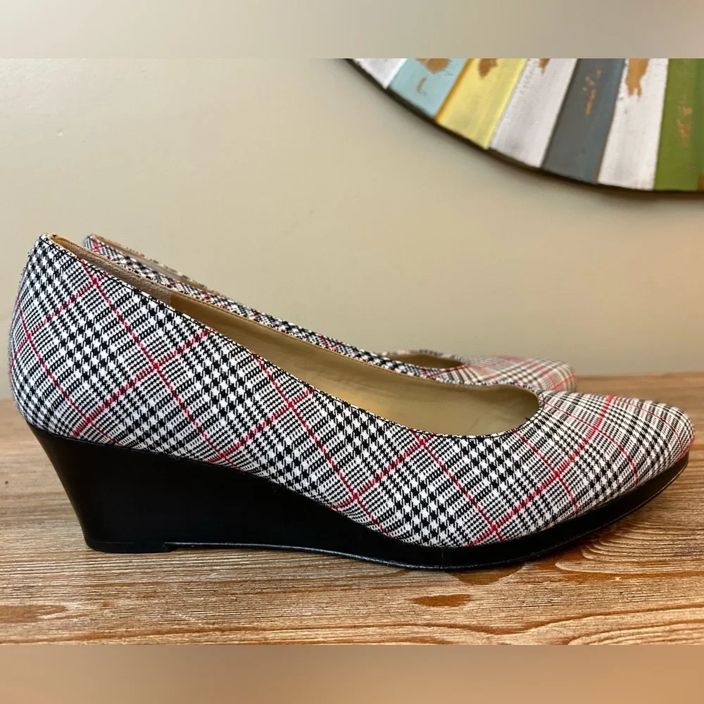 TALBOTS LACEY PLATFORM WEDGE - HEEL RED, BLACK & WHITE PLAID
